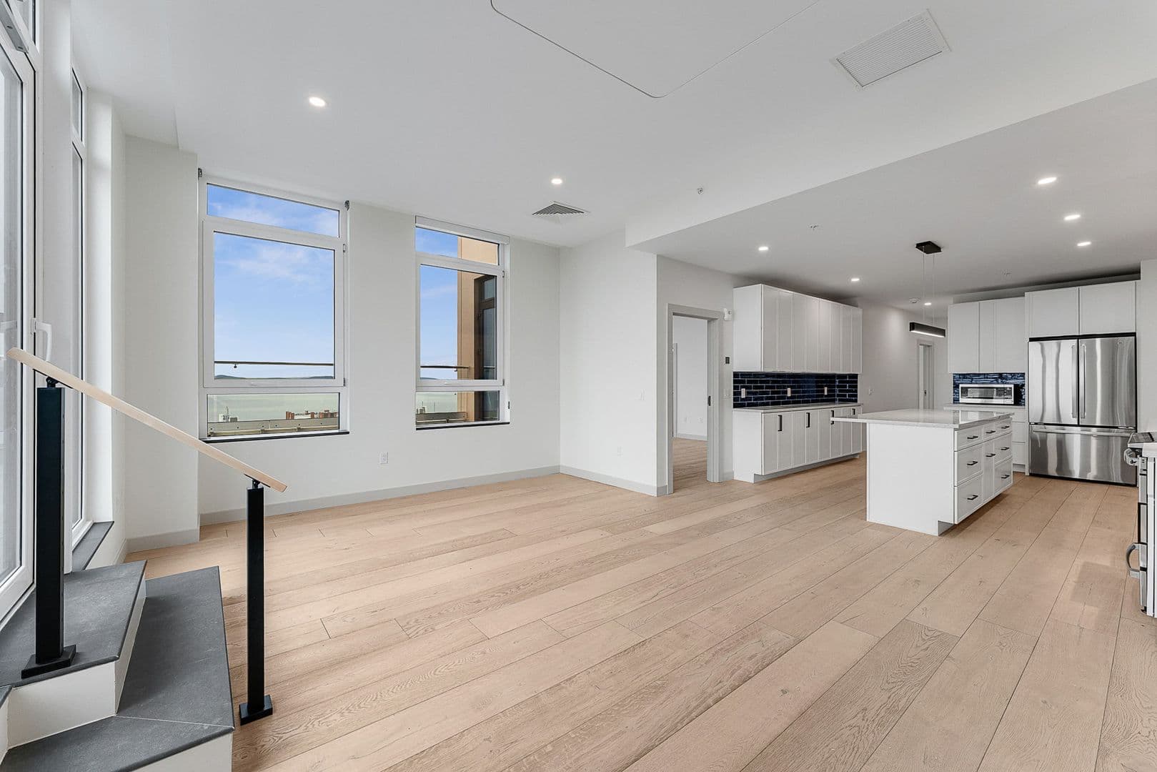 Burlington Apartment: 140 Bank Street
