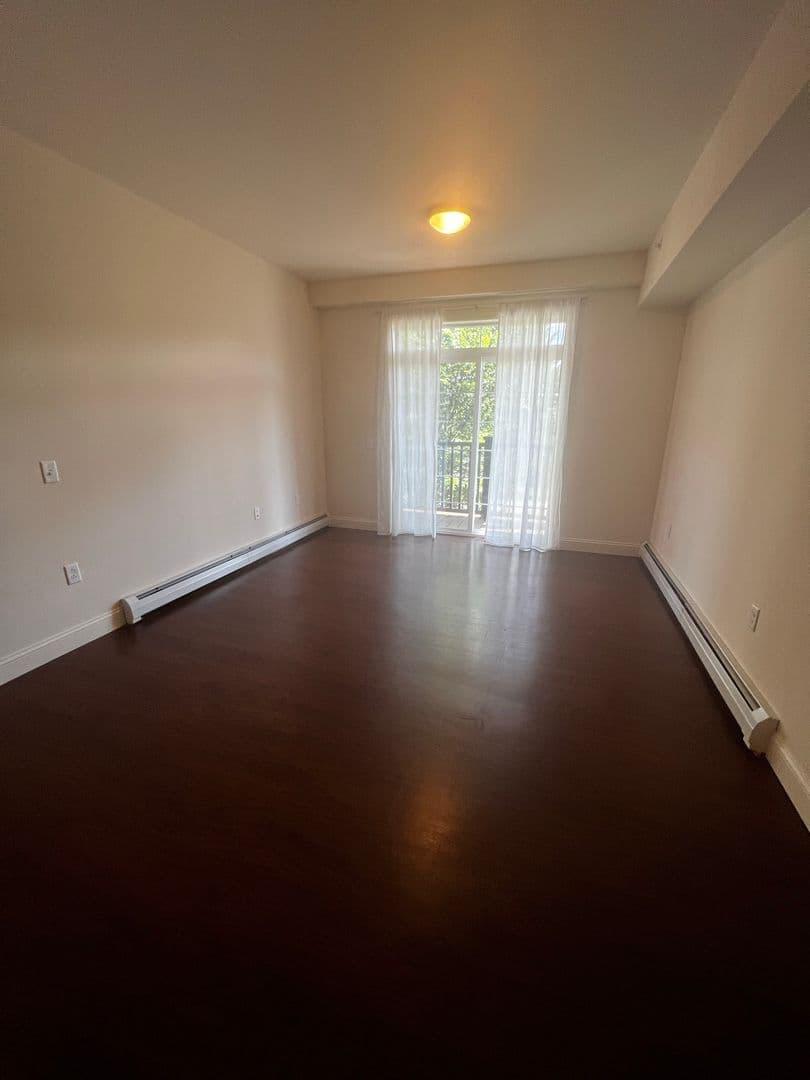 Burlington Apartment: 195 Bayberry Circle