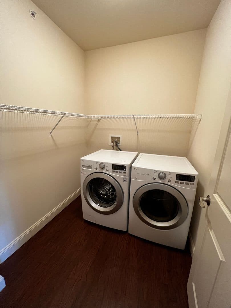 Burlington Apartment: 195 Bayberry Circle