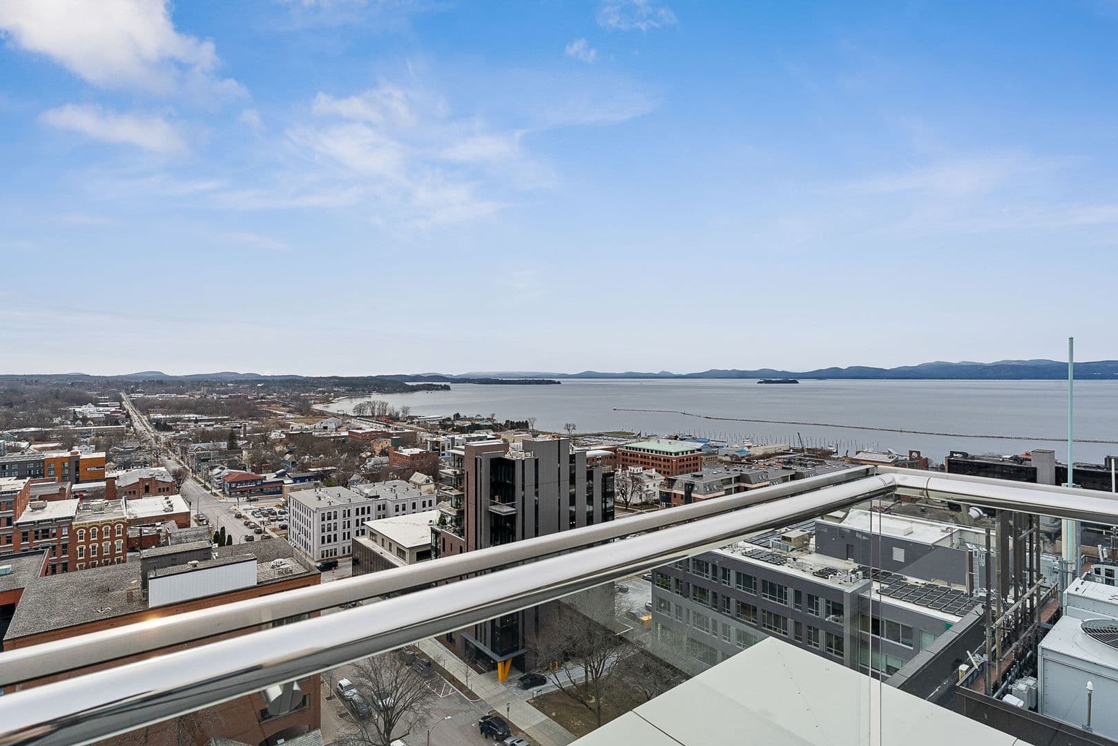 Burlington Apartment: 140 Bank Street