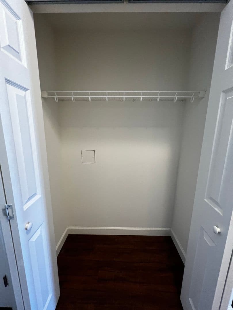 Colchester Apartment: 220 Perimeter Drive