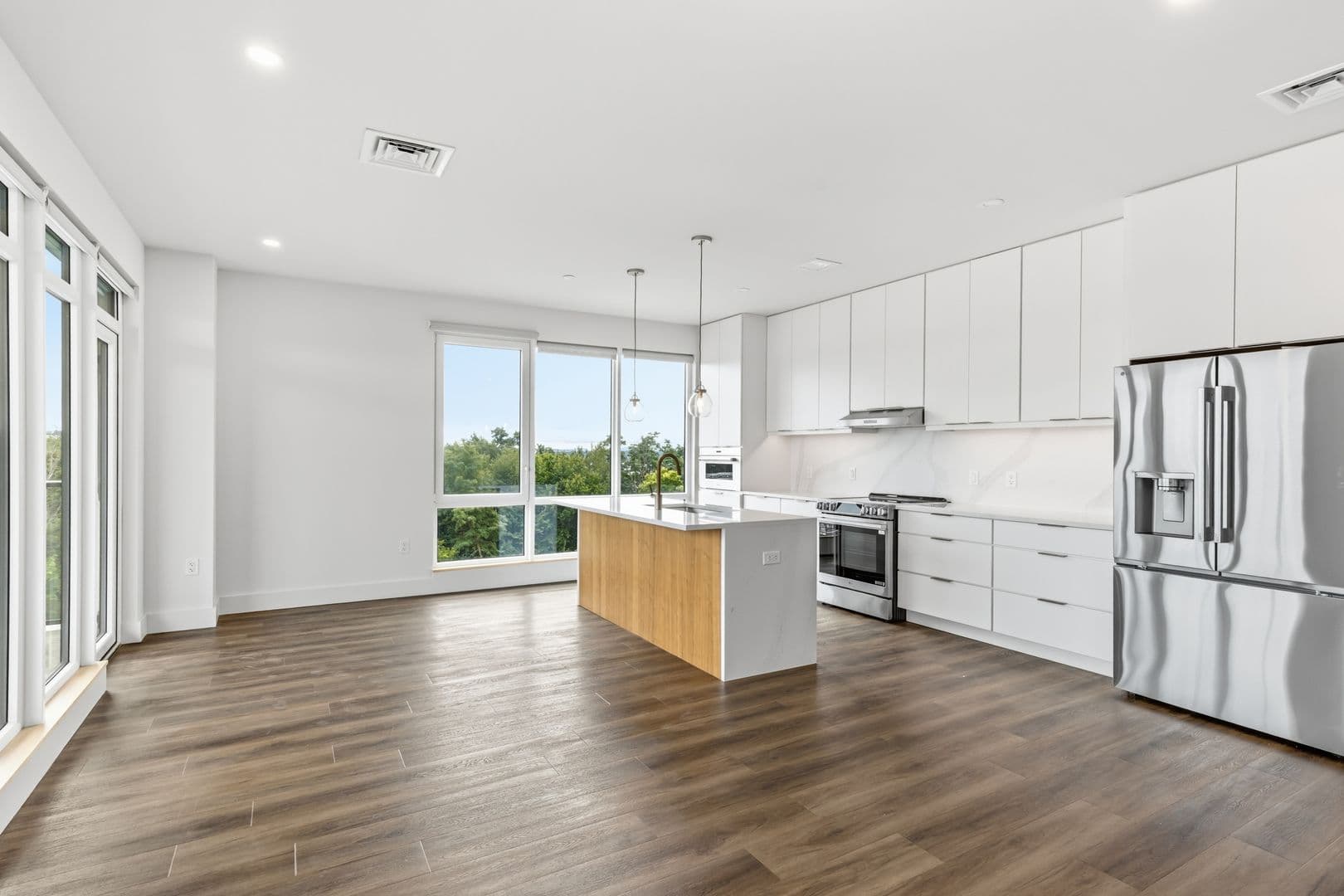 Burlington Apartment: 125 Cambrian Way