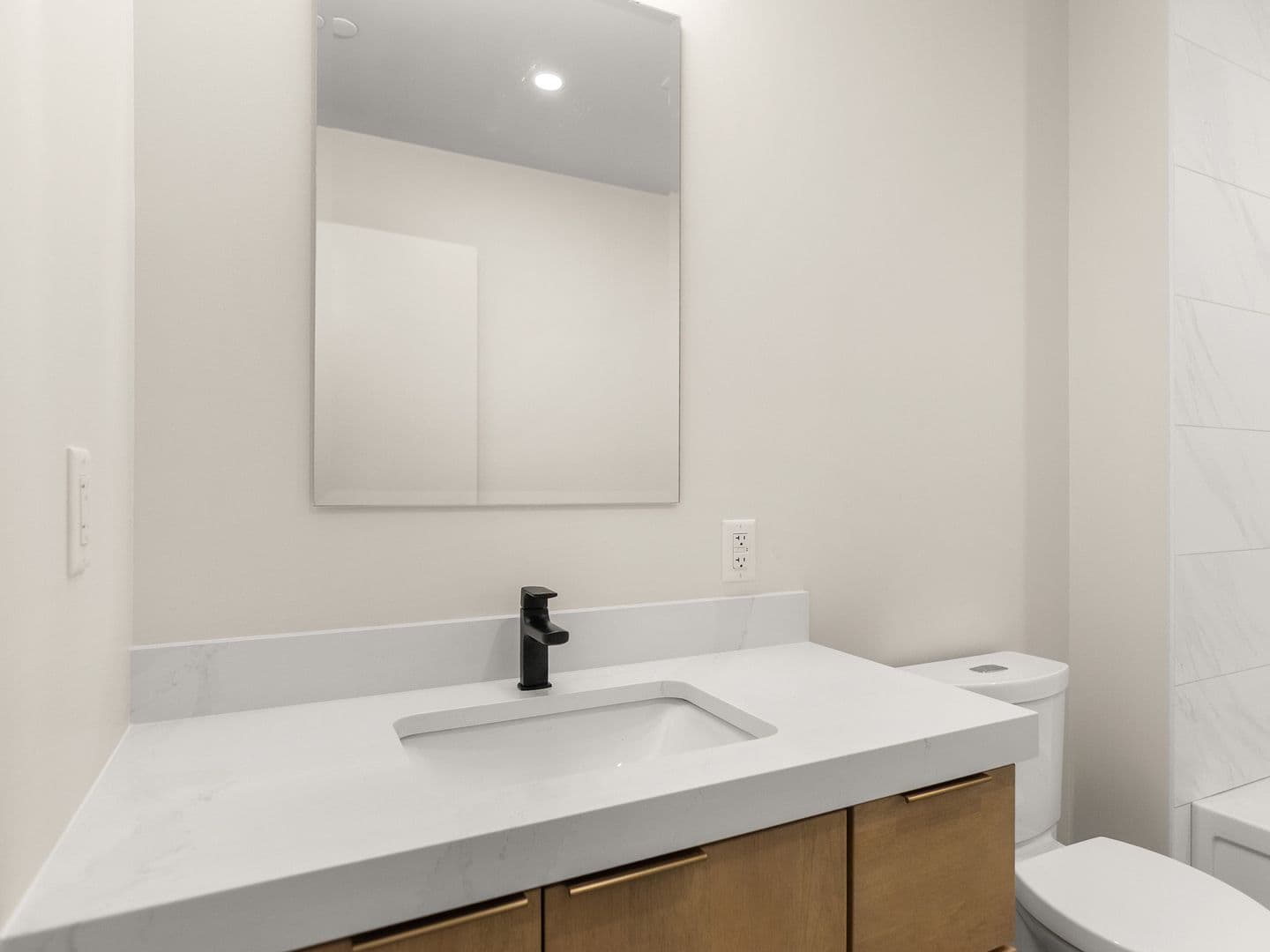 Burlington Apartment: 125 Cambrian Way