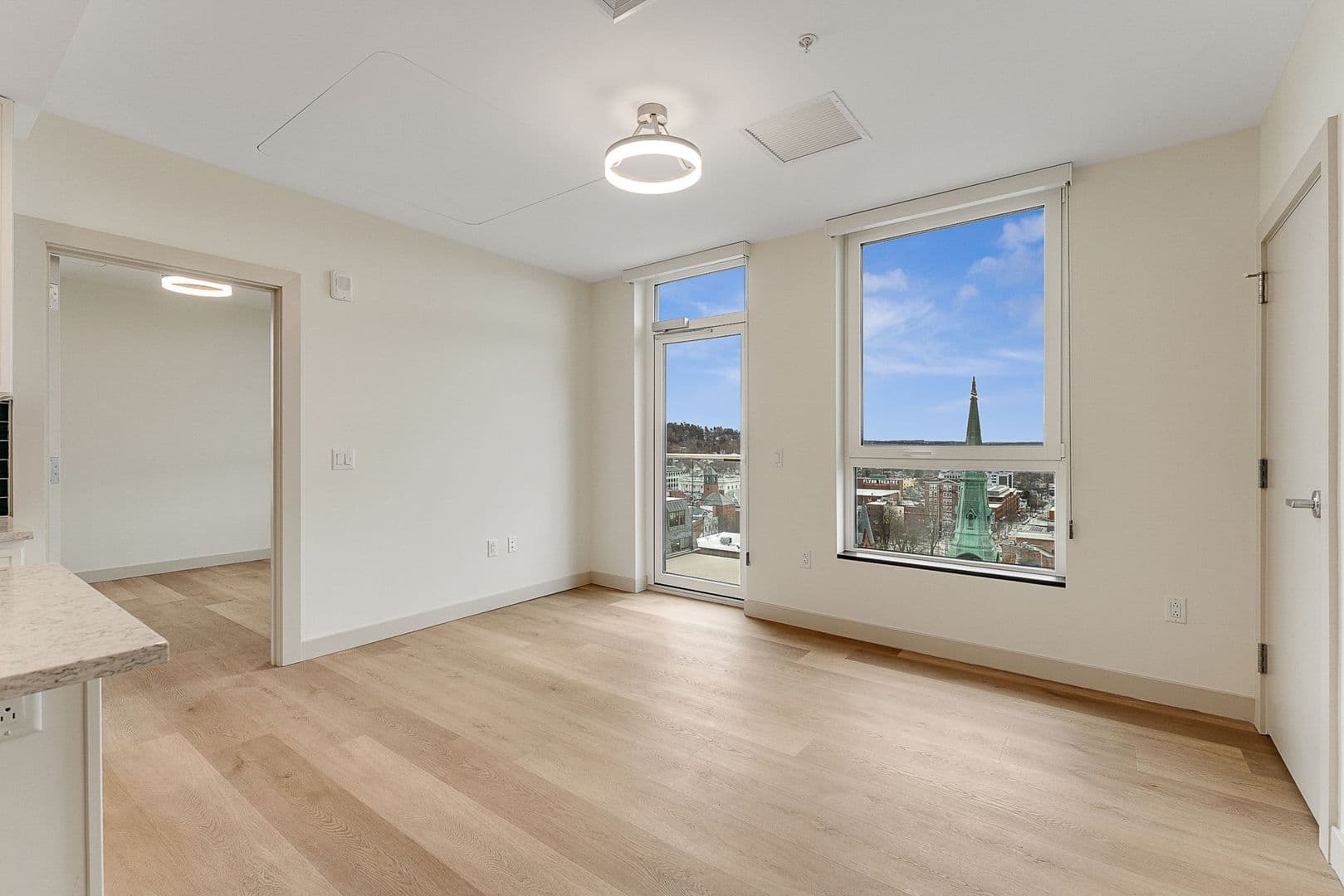 Burlington Apartment: 140 Bank Street