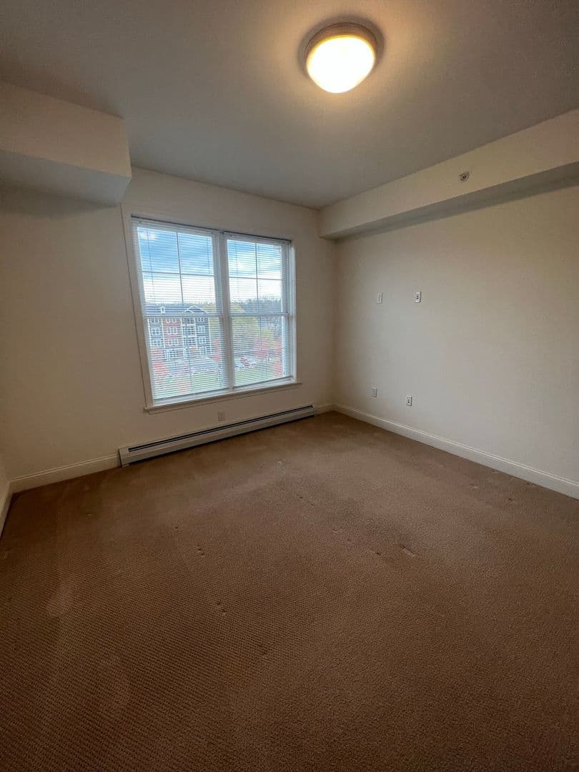 Burlington Apartment: 165 Winterberry Lane