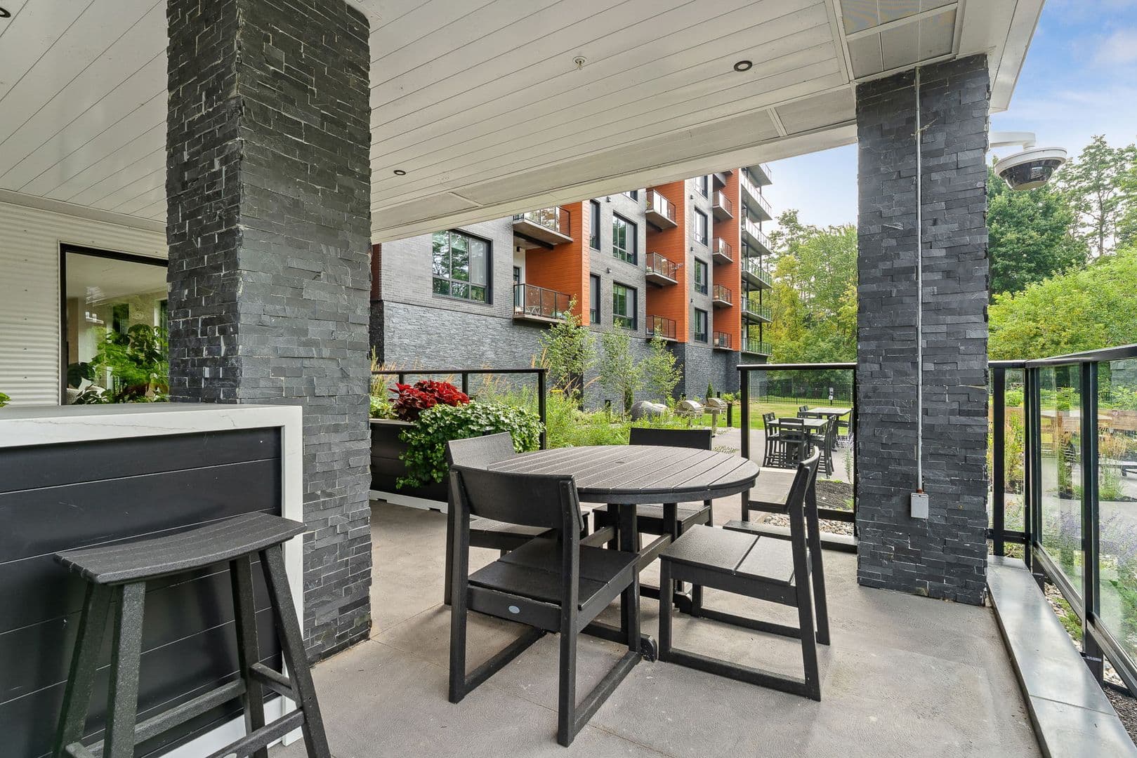 Burlington Apartment: 125 Cambrian Way