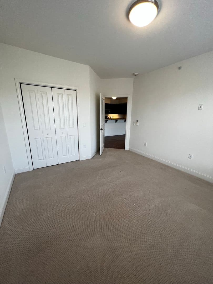 Burlington Apartment: 181 Winterberry Lane