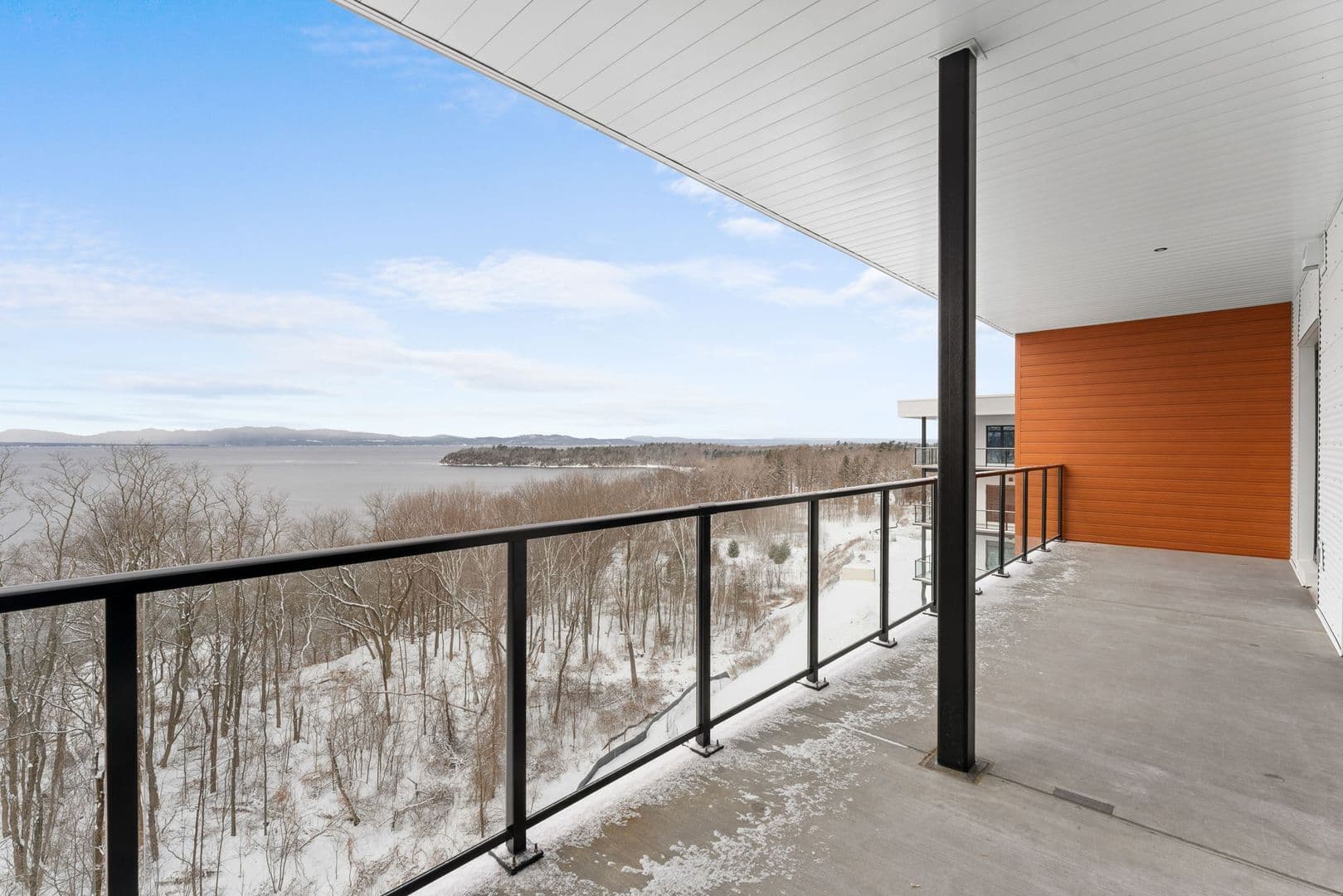 Burlington Apartment: 125 Cambrian Way