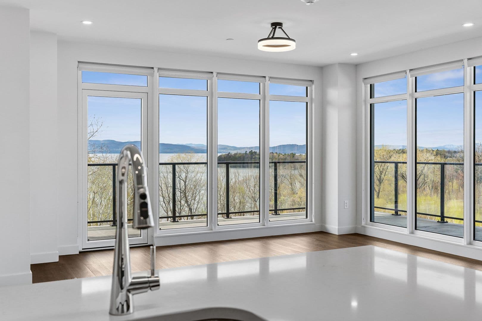 Burlington Apartment: 125 Cambrian Way