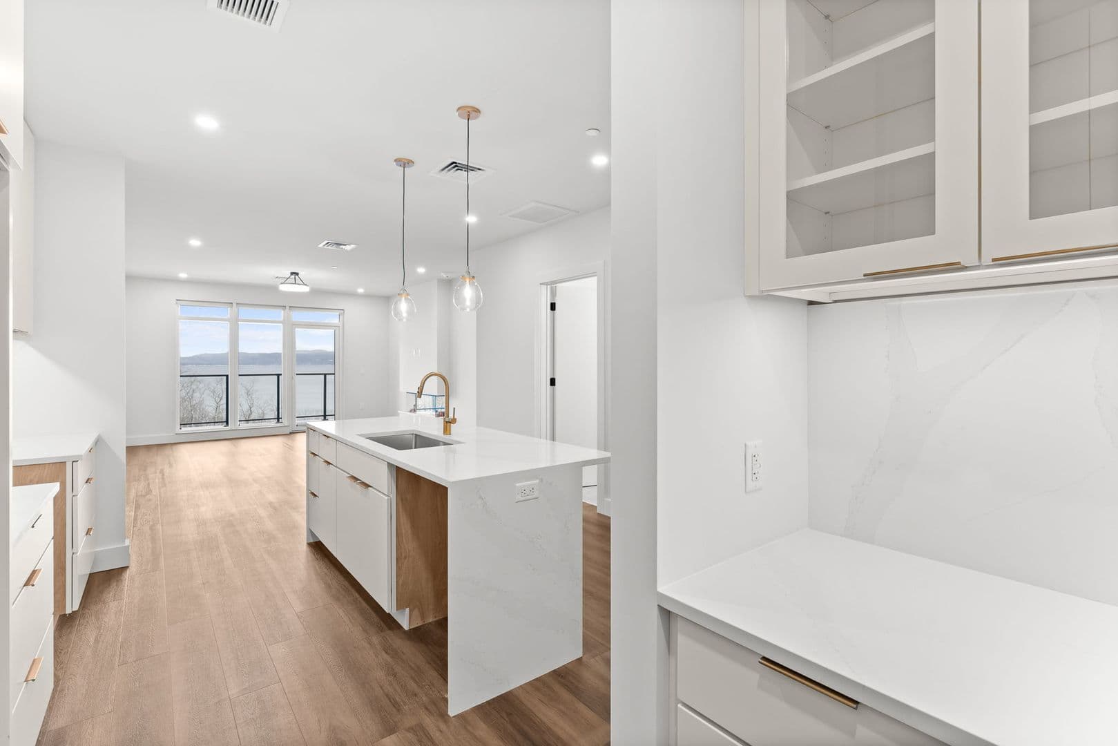 Burlington Apartment: 125 Cambrian Way