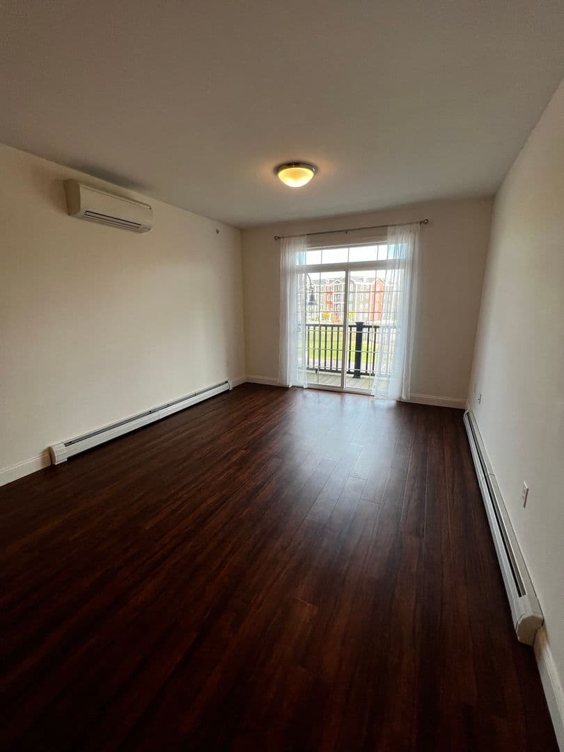 Burlington Apartment: 181 Winterberry Lane