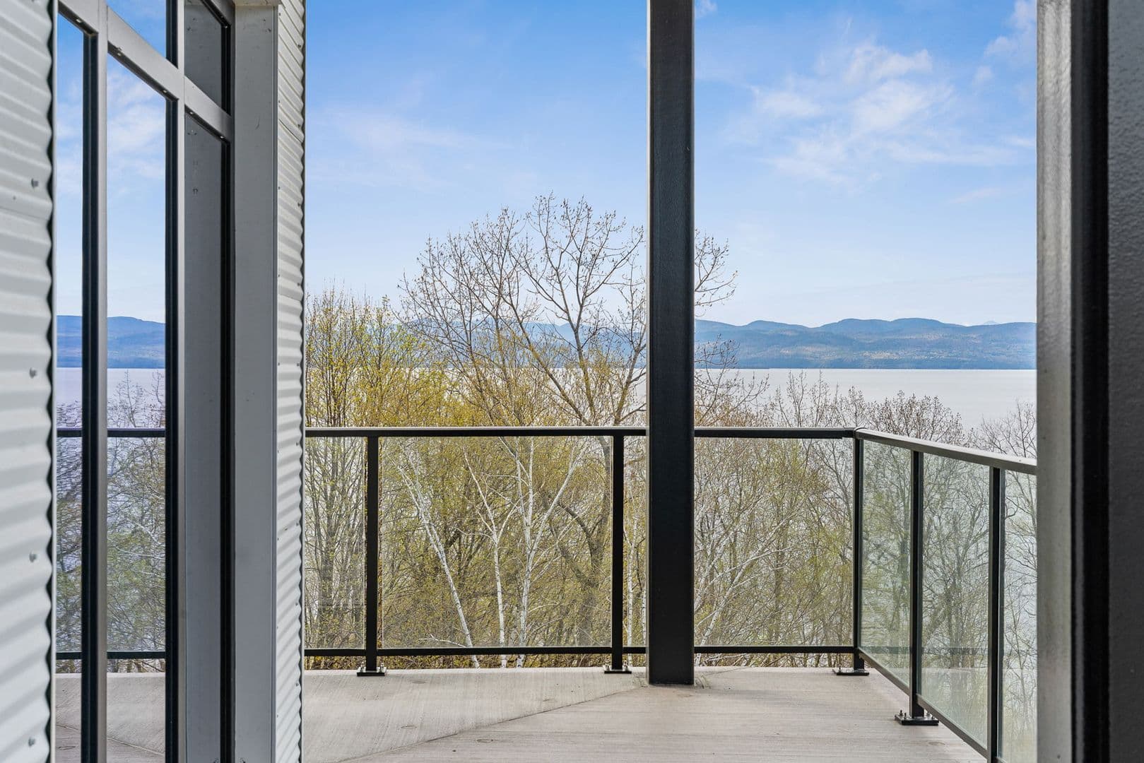 Burlington Apartment: 125 Cambrian Way