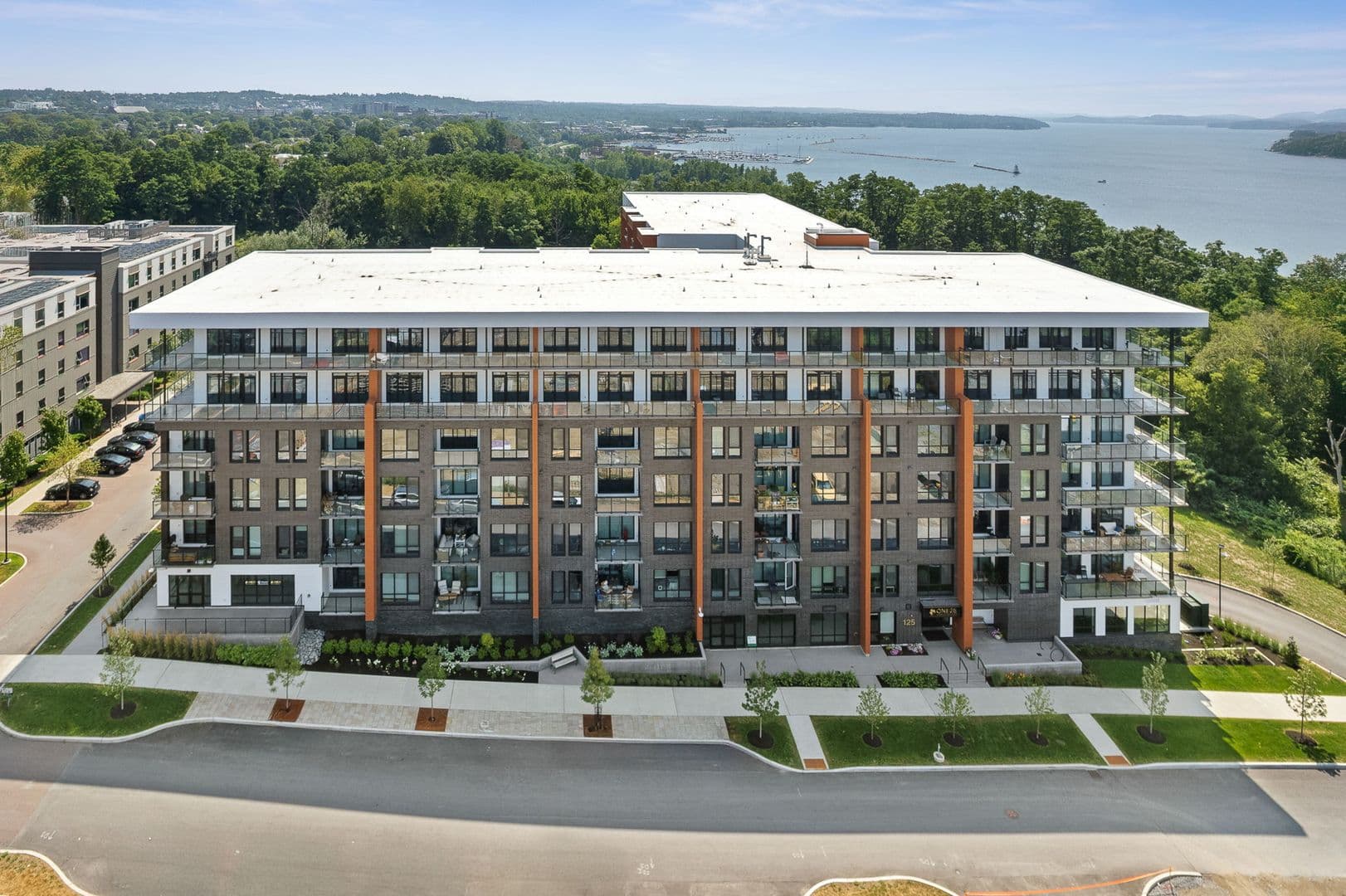 Burlington Apartment: 125 Cambrian Way
