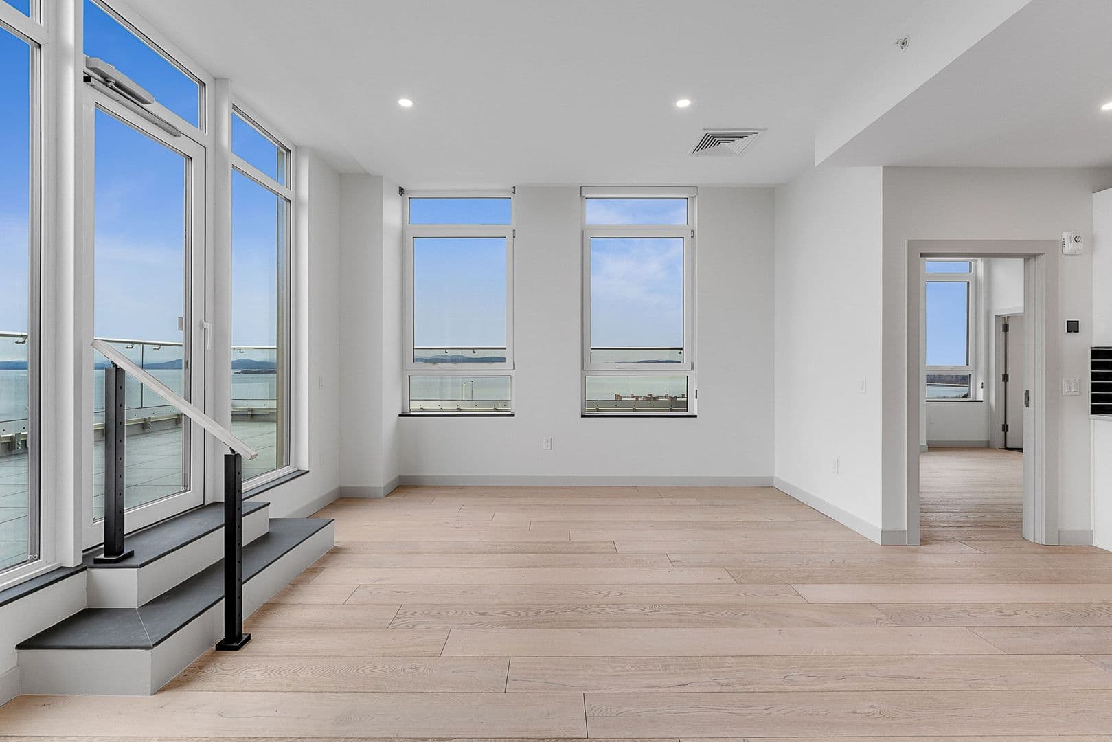 Burlington Apartment: 140 Bank Street