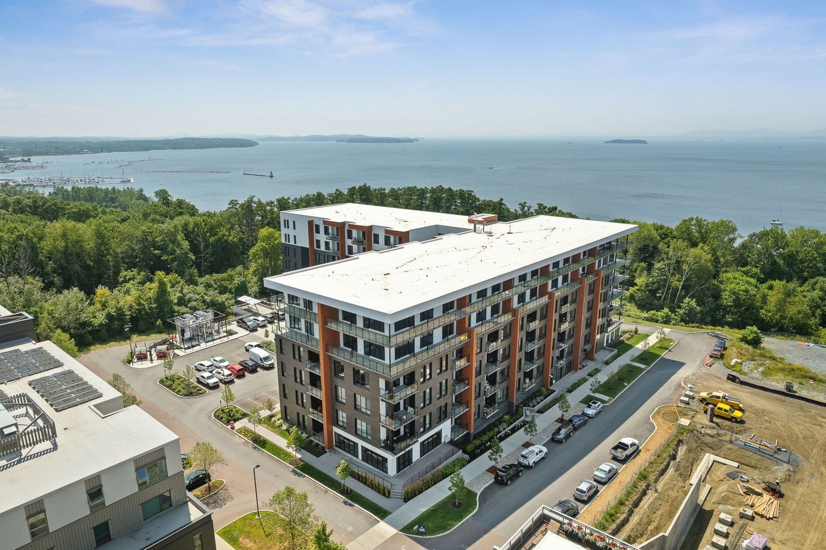 Burlington Apartment: 125 Cambrian Way