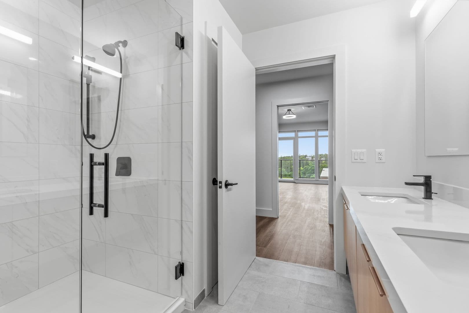 Burlington Apartment: 125 Cambrian Way