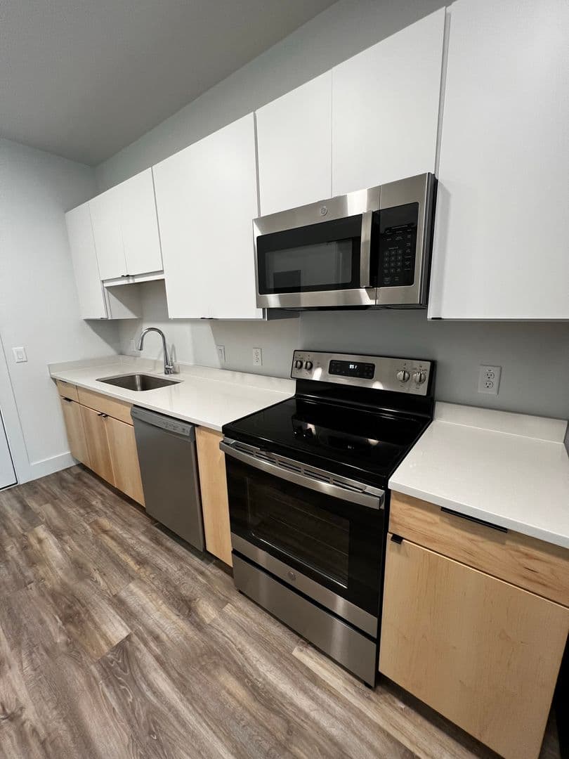 Colchester Apartment: 121 Shea Drive