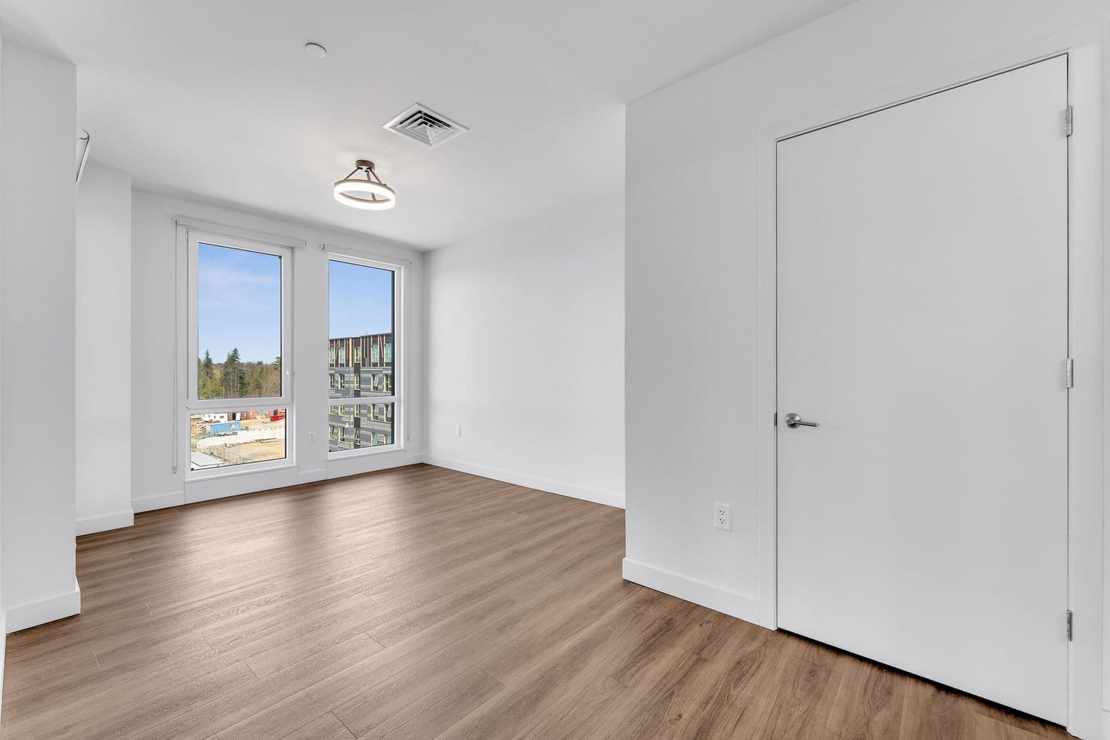 Burlington Apartment: 125 Cambrian Way