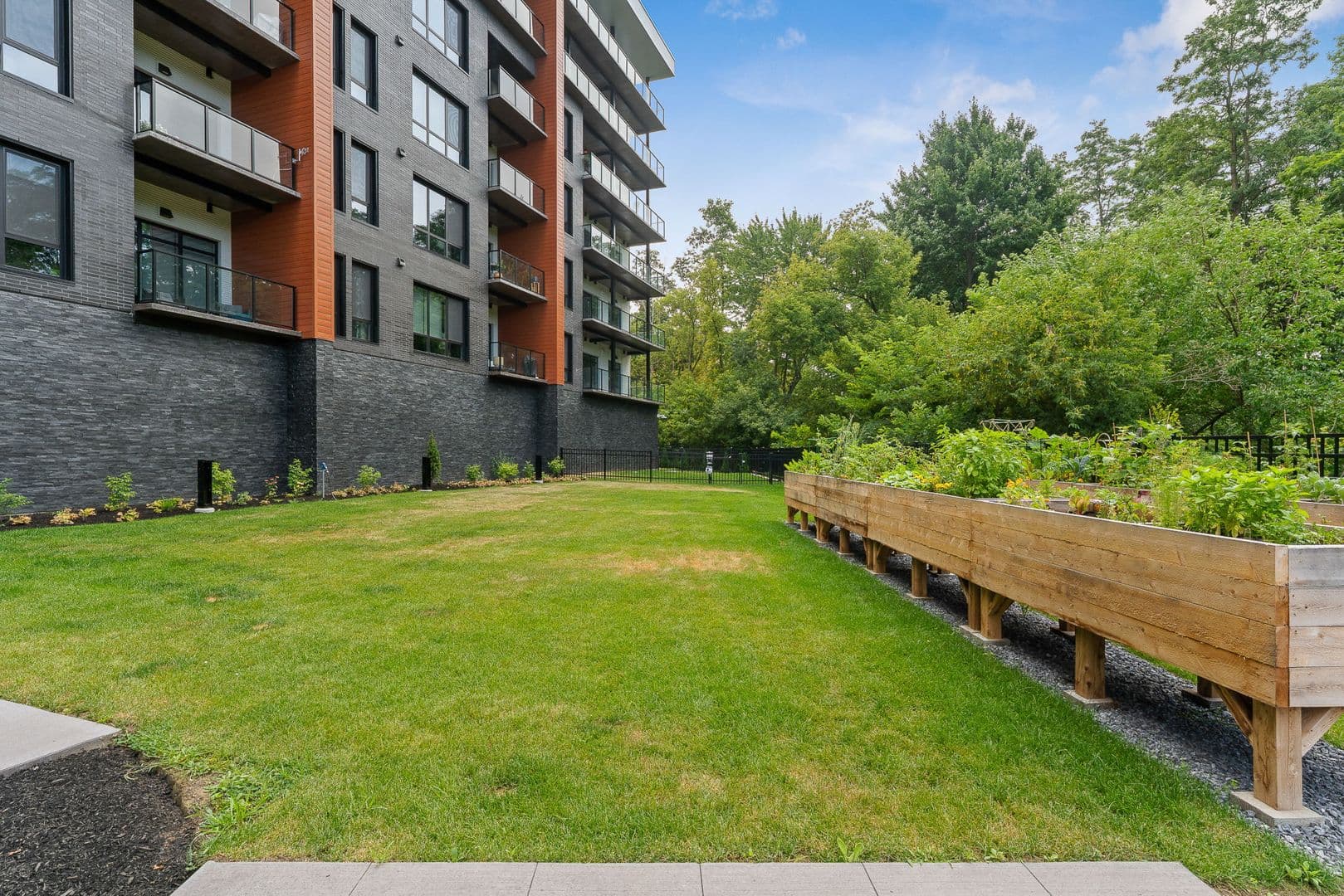 Burlington Apartment: 125 Cambrian Way