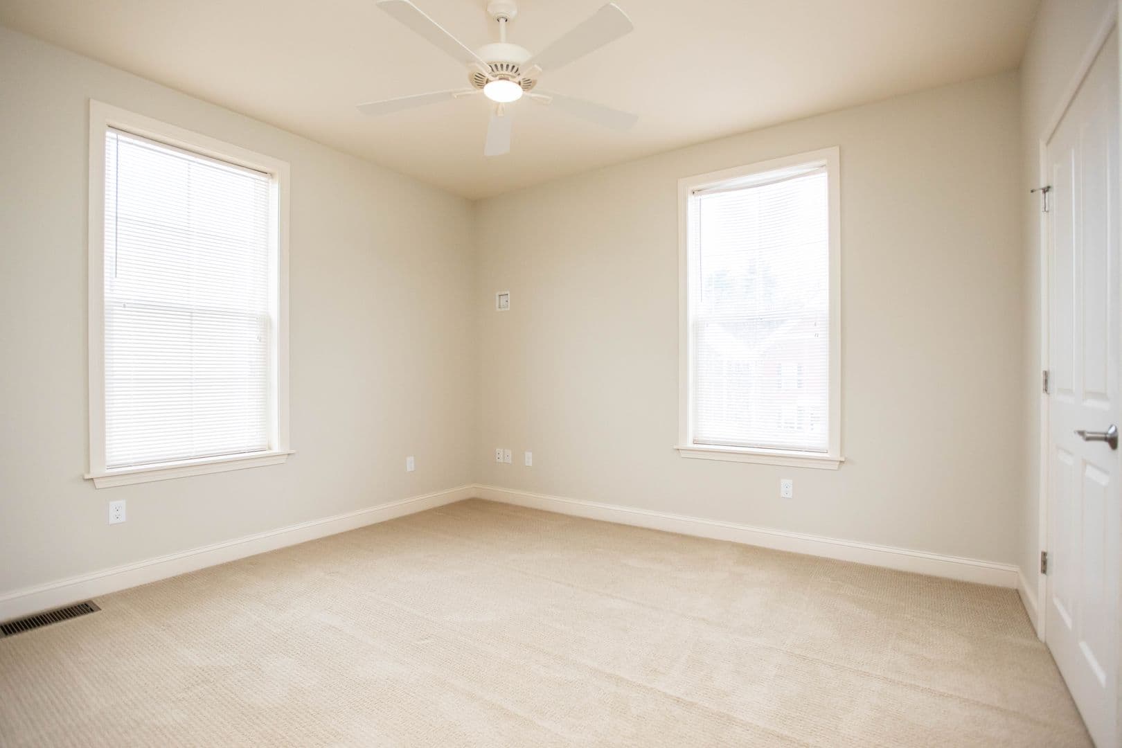 Burlington Apartment: 228 Bayberry Circle