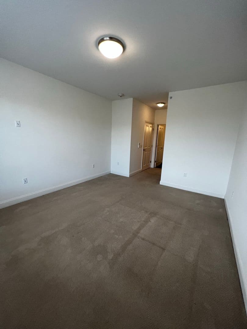 Burlington Apartment: 181 Winterberry Lane