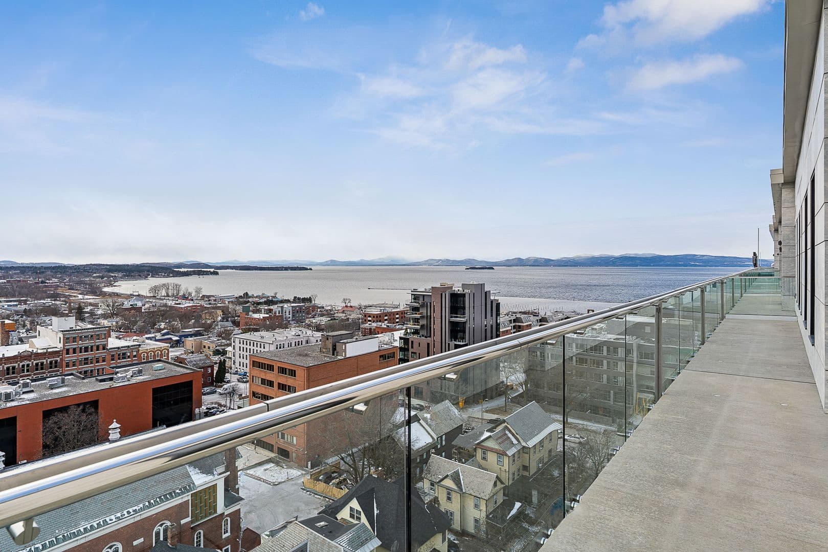 Burlington Apartment: 140 Bank Street