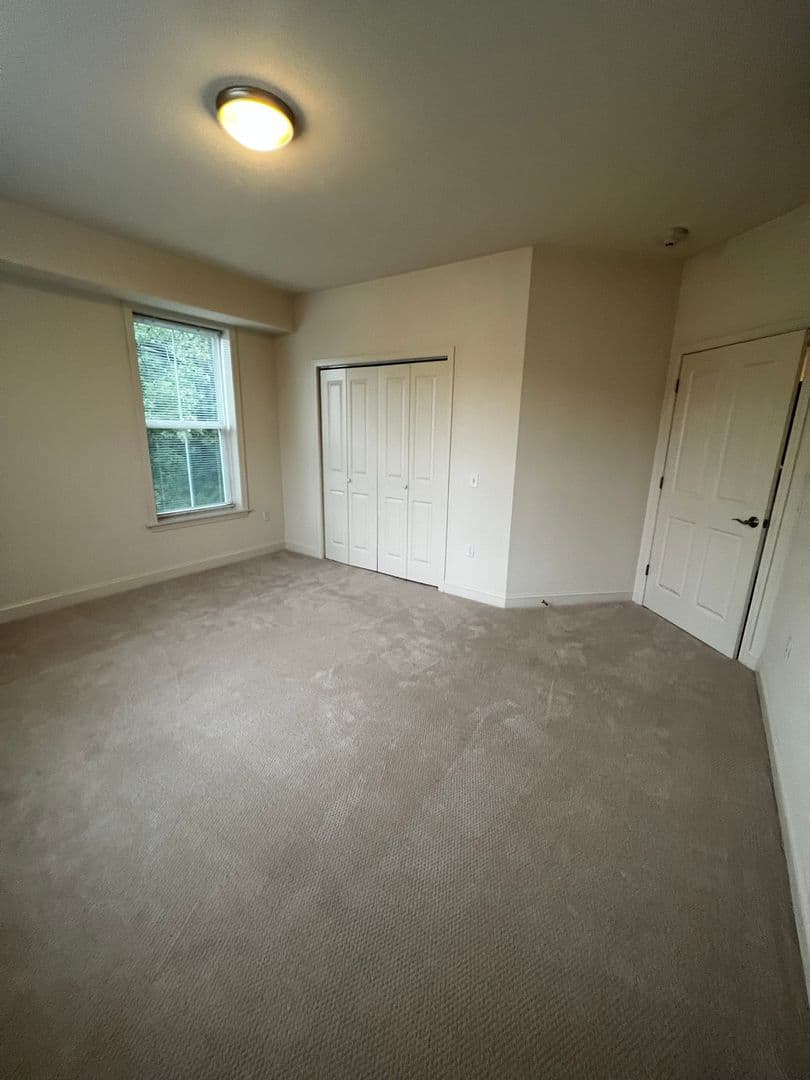 Burlington Apartment: 195 Bayberry Circle