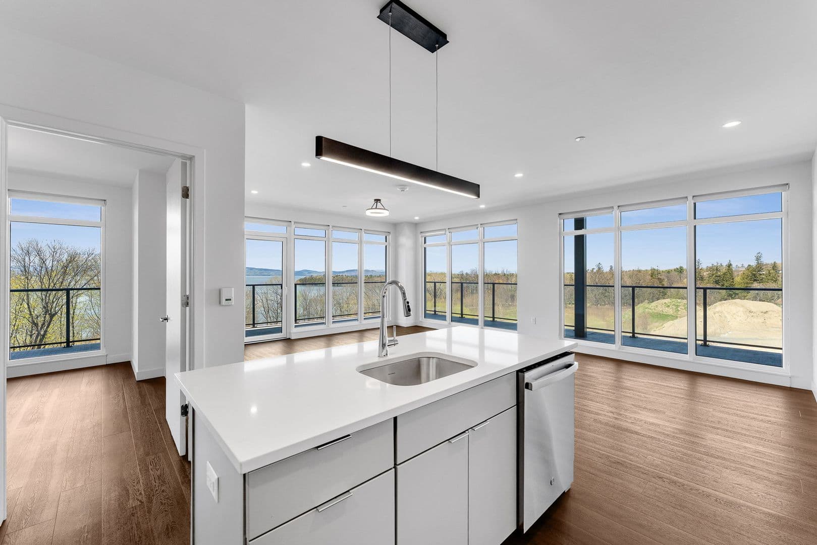 Burlington Apartment: 125 Cambrian Way