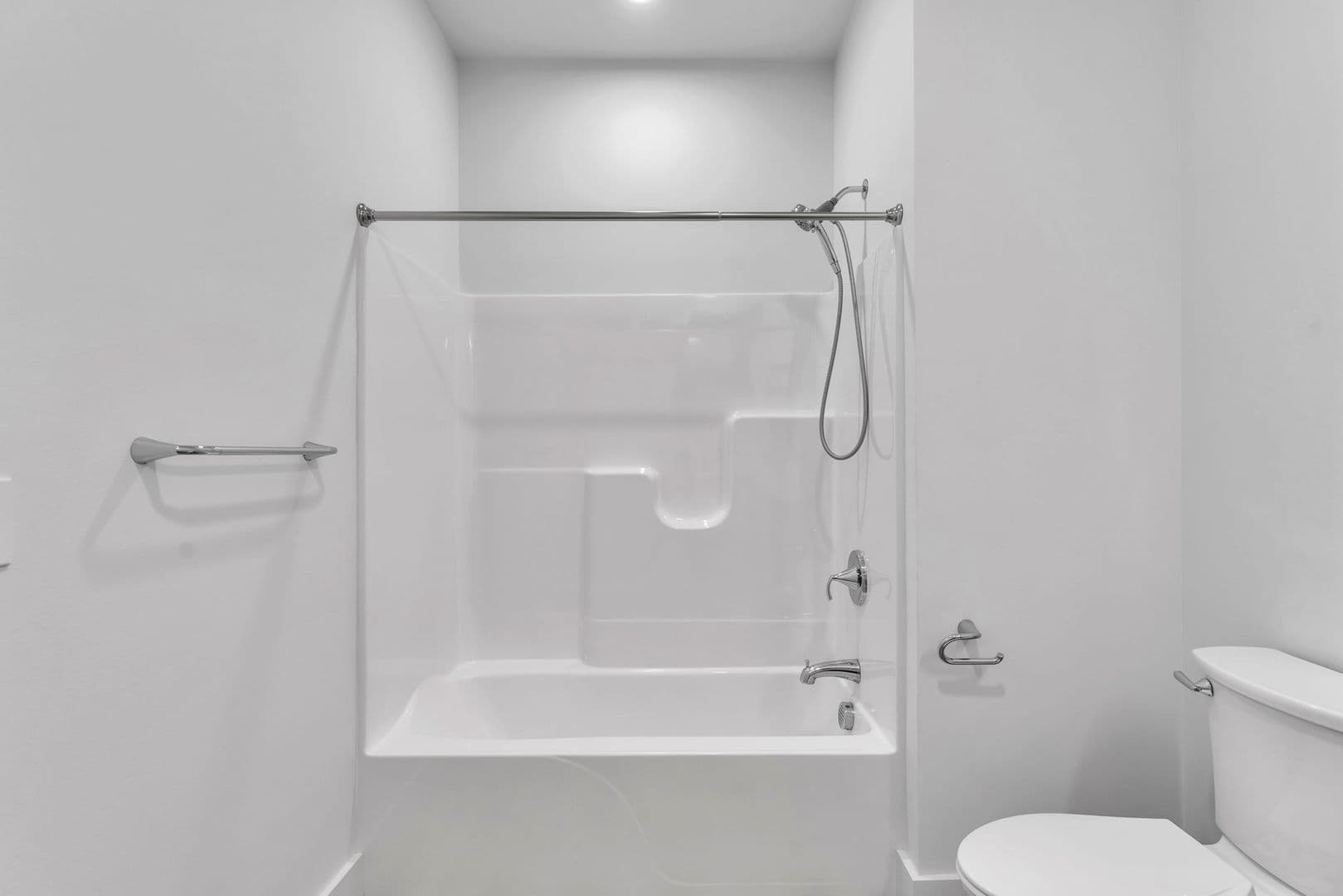 Colchester Apartment: 121 Shea Drive