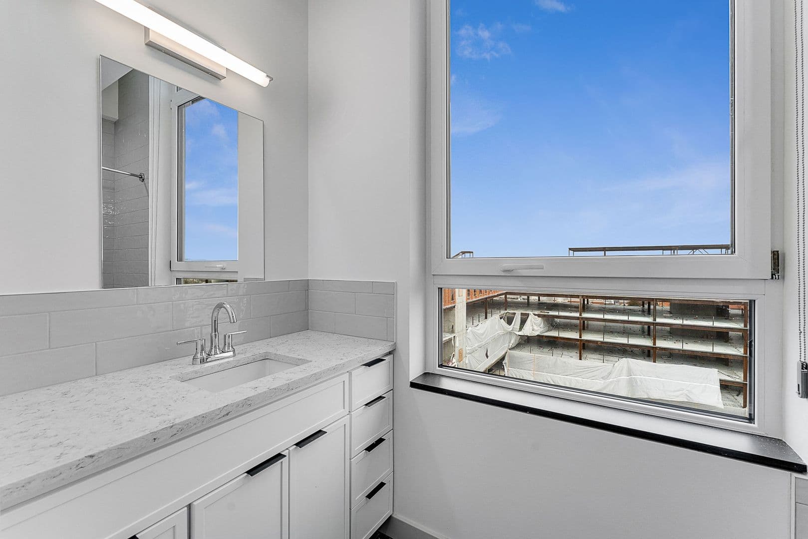 Burlington Apartment: 140 Bank Street