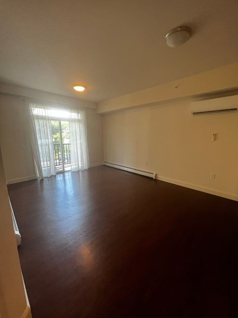 Burlington Apartment: 195 Bayberry Circle