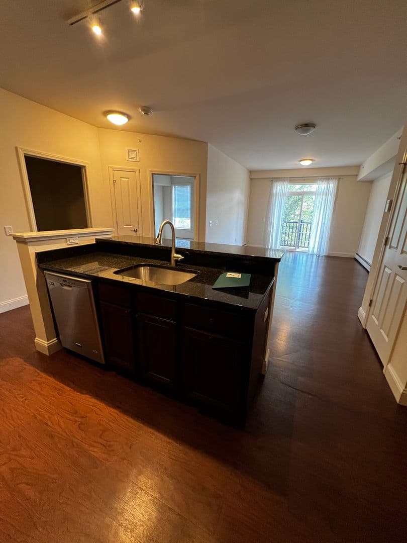 Burlington Apartment: 195 Bayberry Circle
