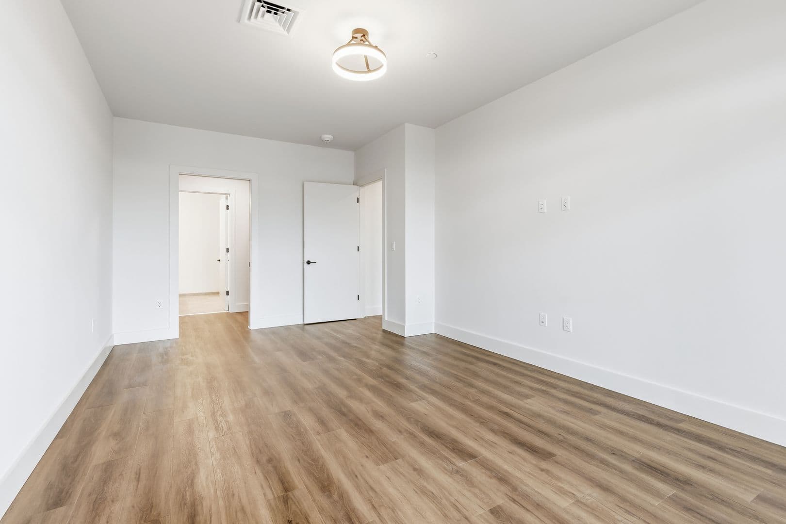 Burlington Apartment: 125 Cambrian Way