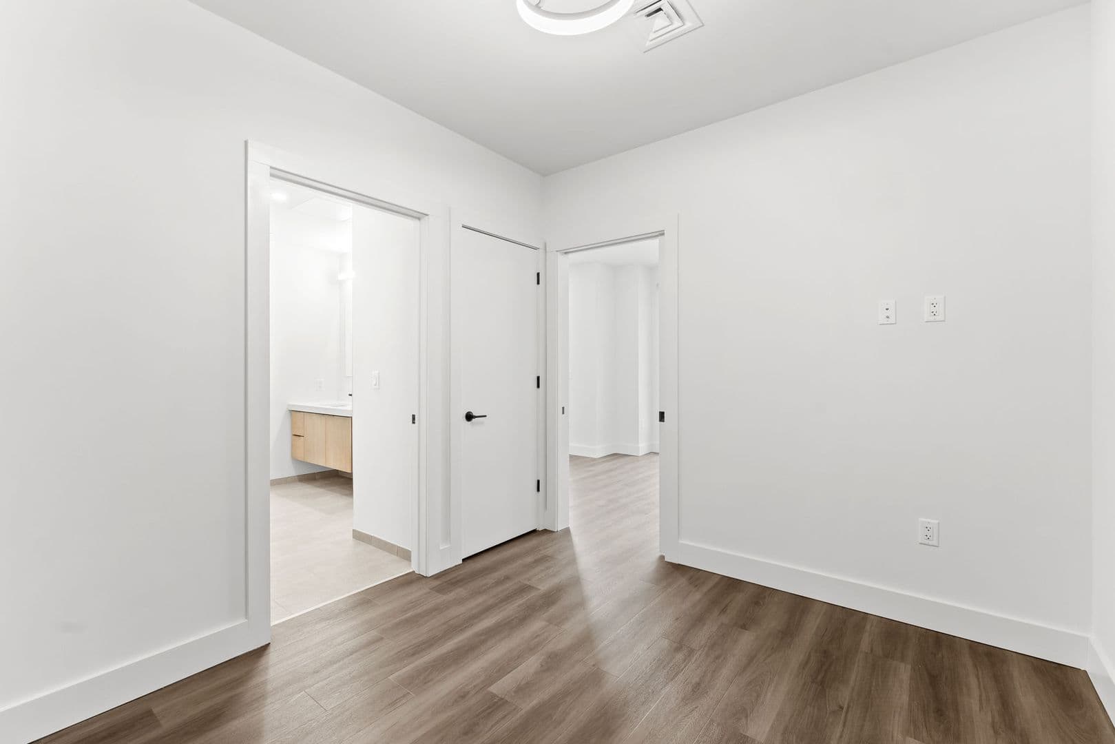 Burlington Apartment: 125 Cambrian Way