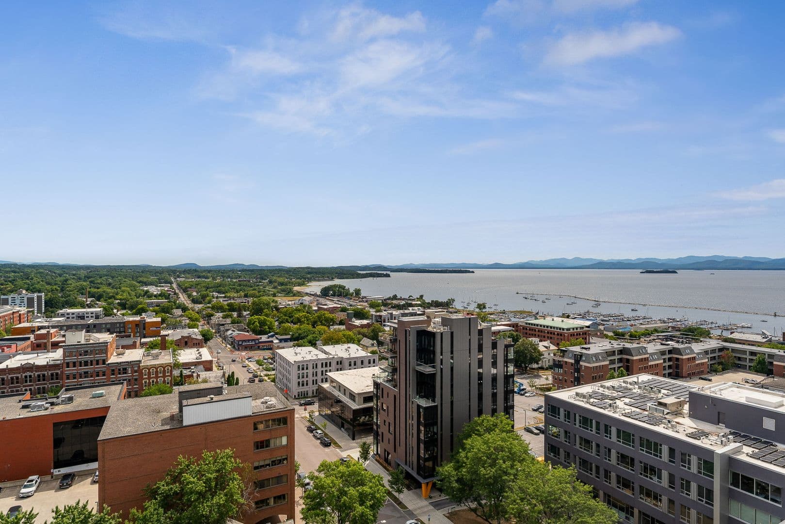 Burlington Apartment: 140 Bank Street