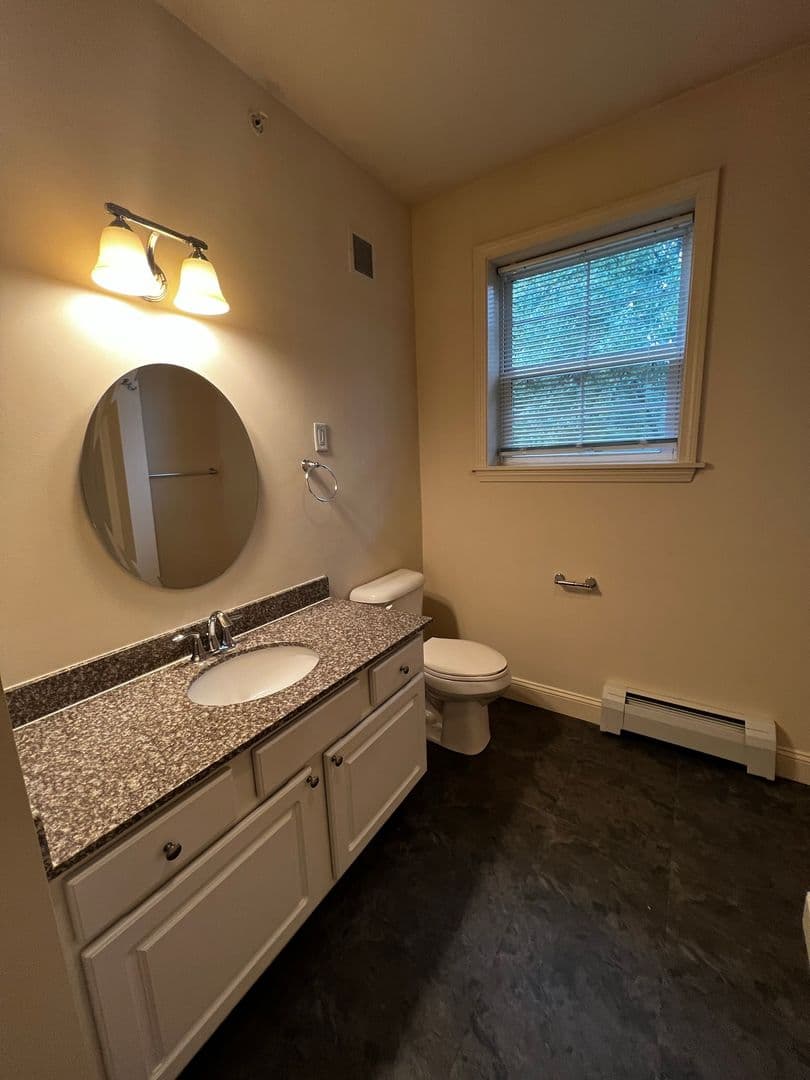 Burlington Apartment: 195 Bayberry Circle