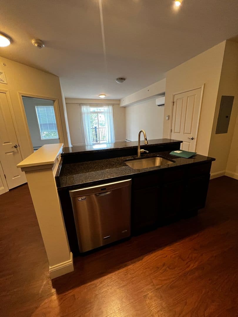 Burlington Apartment: 195 Bayberry Circle
