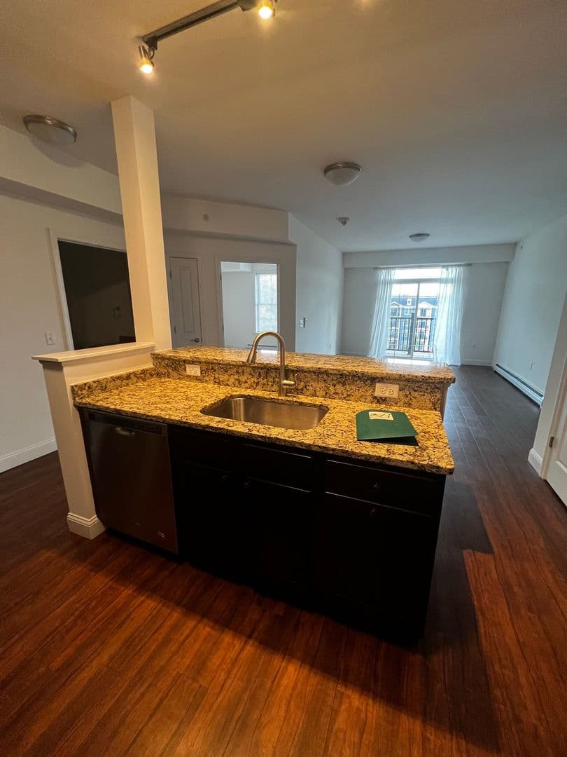 Burlington Apartment: 165 Winterberry Lane