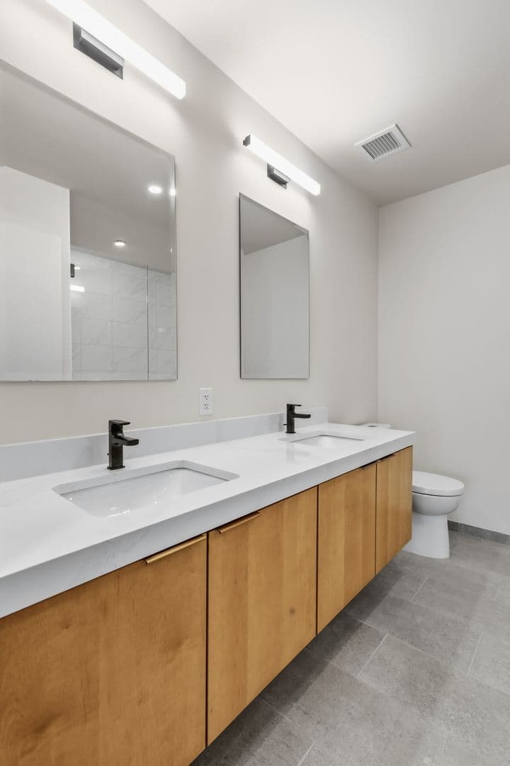 Burlington Apartment: 125 Cambrian Way