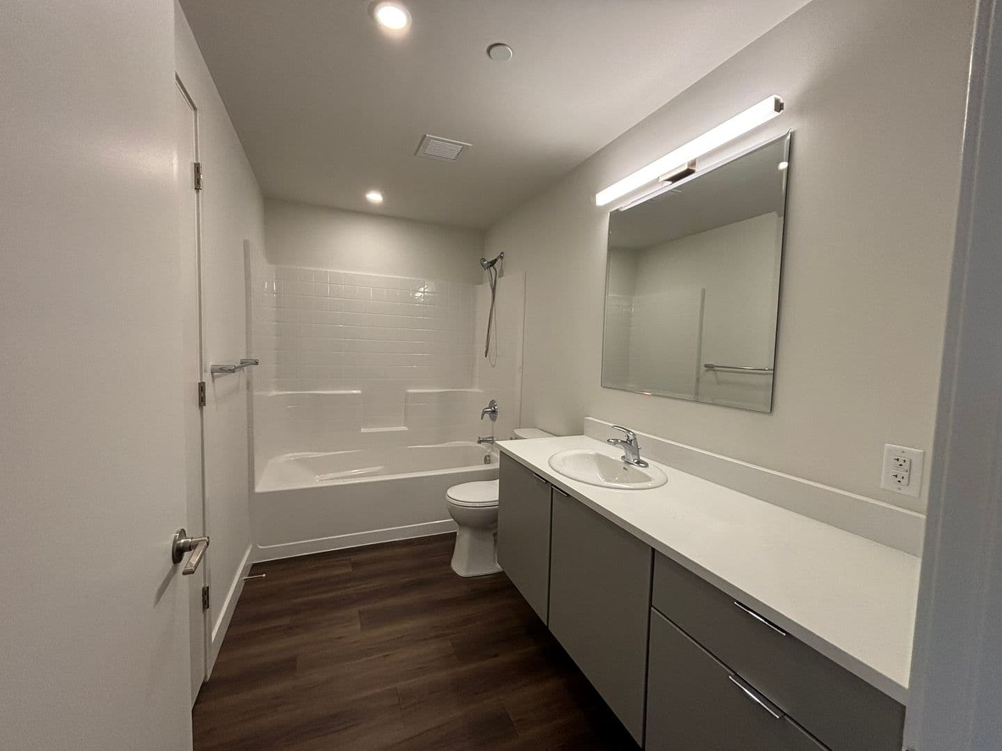 Burlington Apartment: 125 Cambrian Way