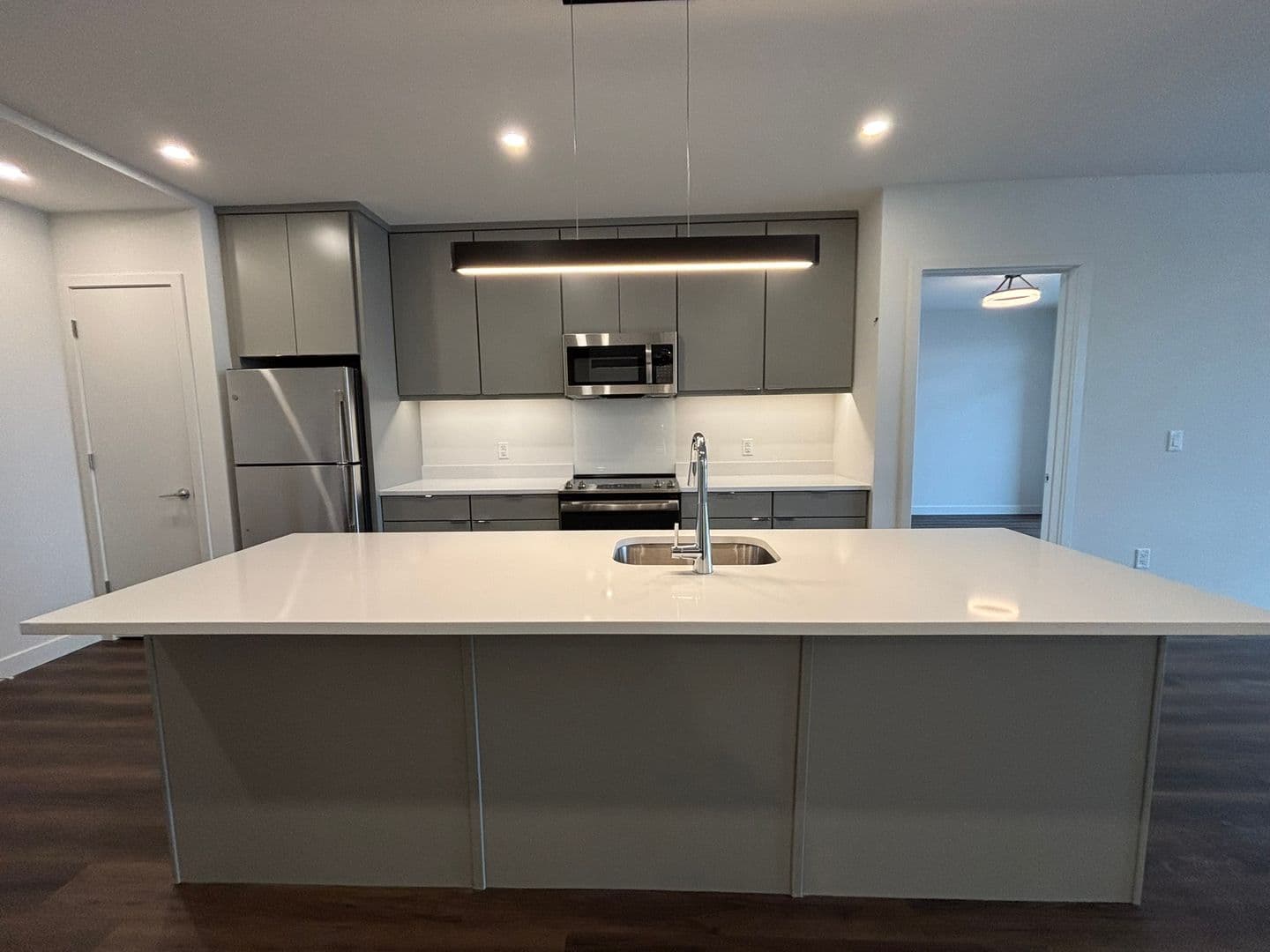 Burlington Apartment: 125 Cambrian Way