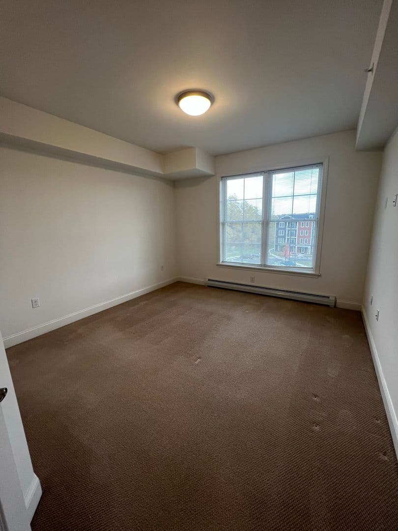 Burlington Apartment: 165 Winterberry Lane