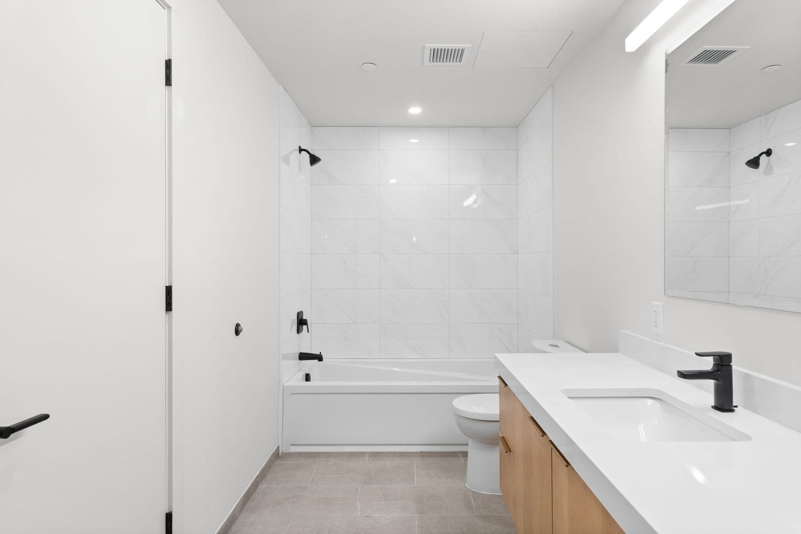 Burlington Apartment: 125 Cambrian Way