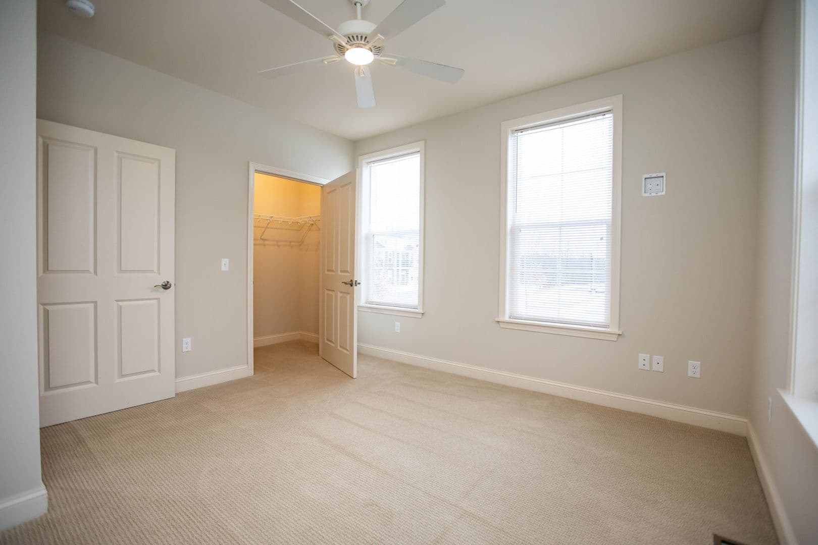 Burlington Apartment: 228 Bayberry Circle