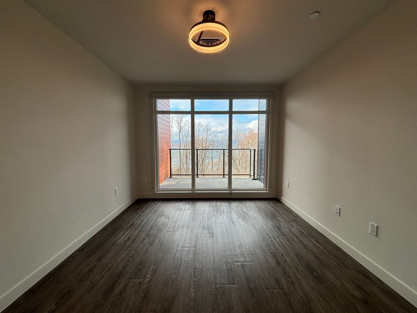 Burlington Apartment: 125 Cambrian Way
