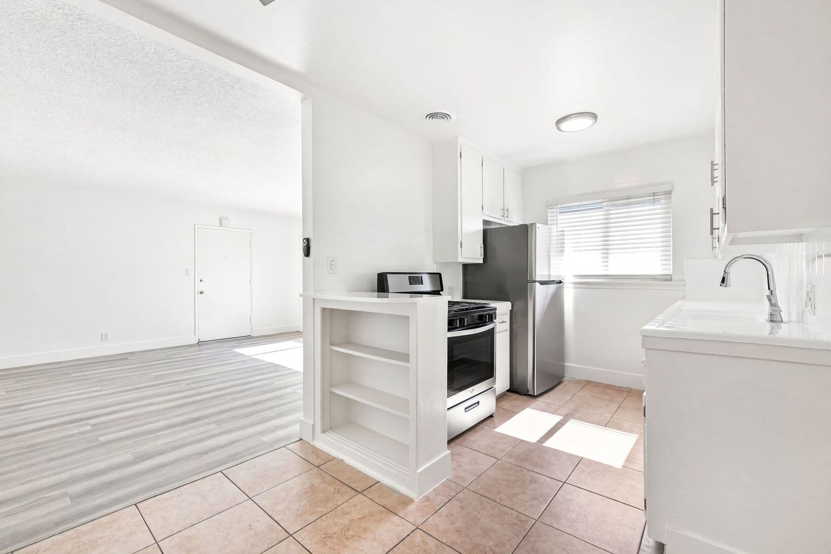 Los Angeles Apartment: 3850 Potomac Ave