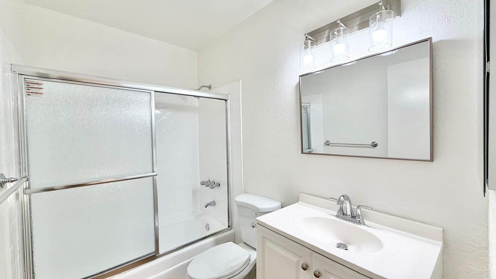 Los Angeles Apartment: 637 W. 79th