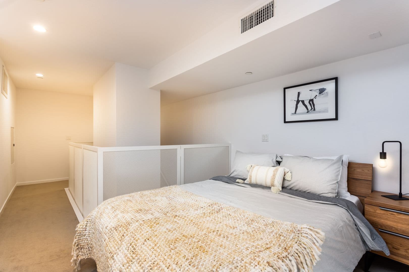 Los Angeles Apartment: 1737 N Las Palmas Ave