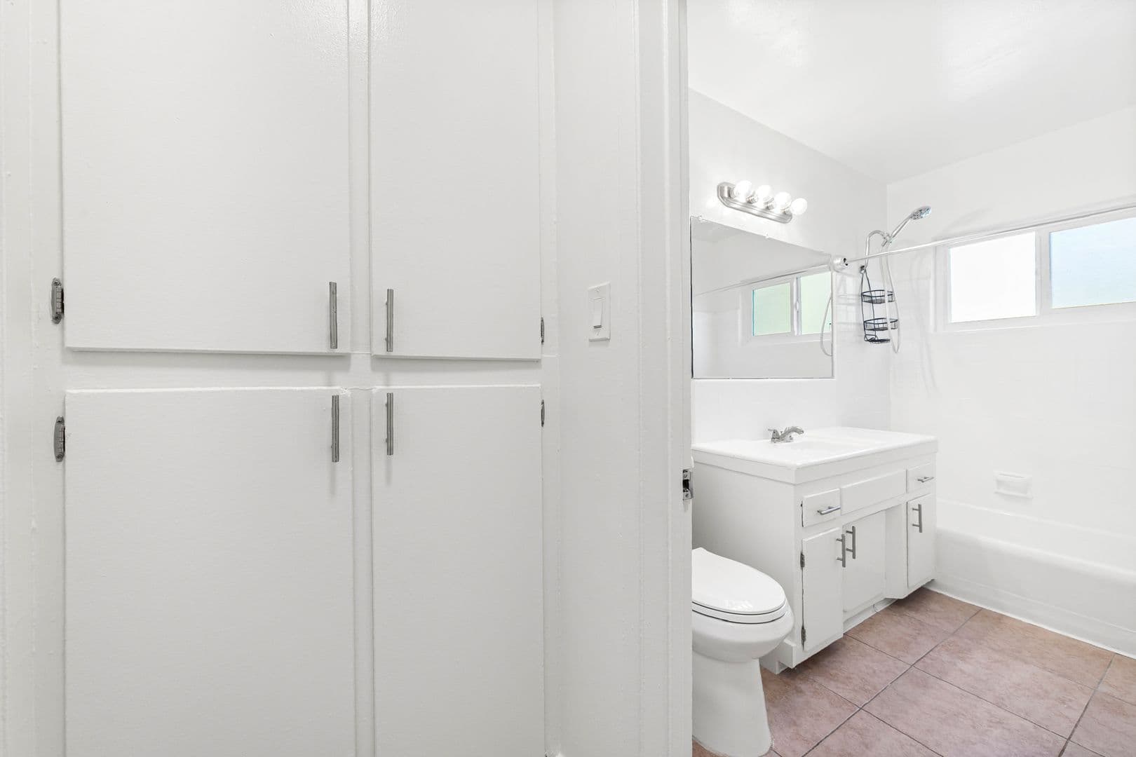 Los Angeles Apartment: 3850 Potomac Ave