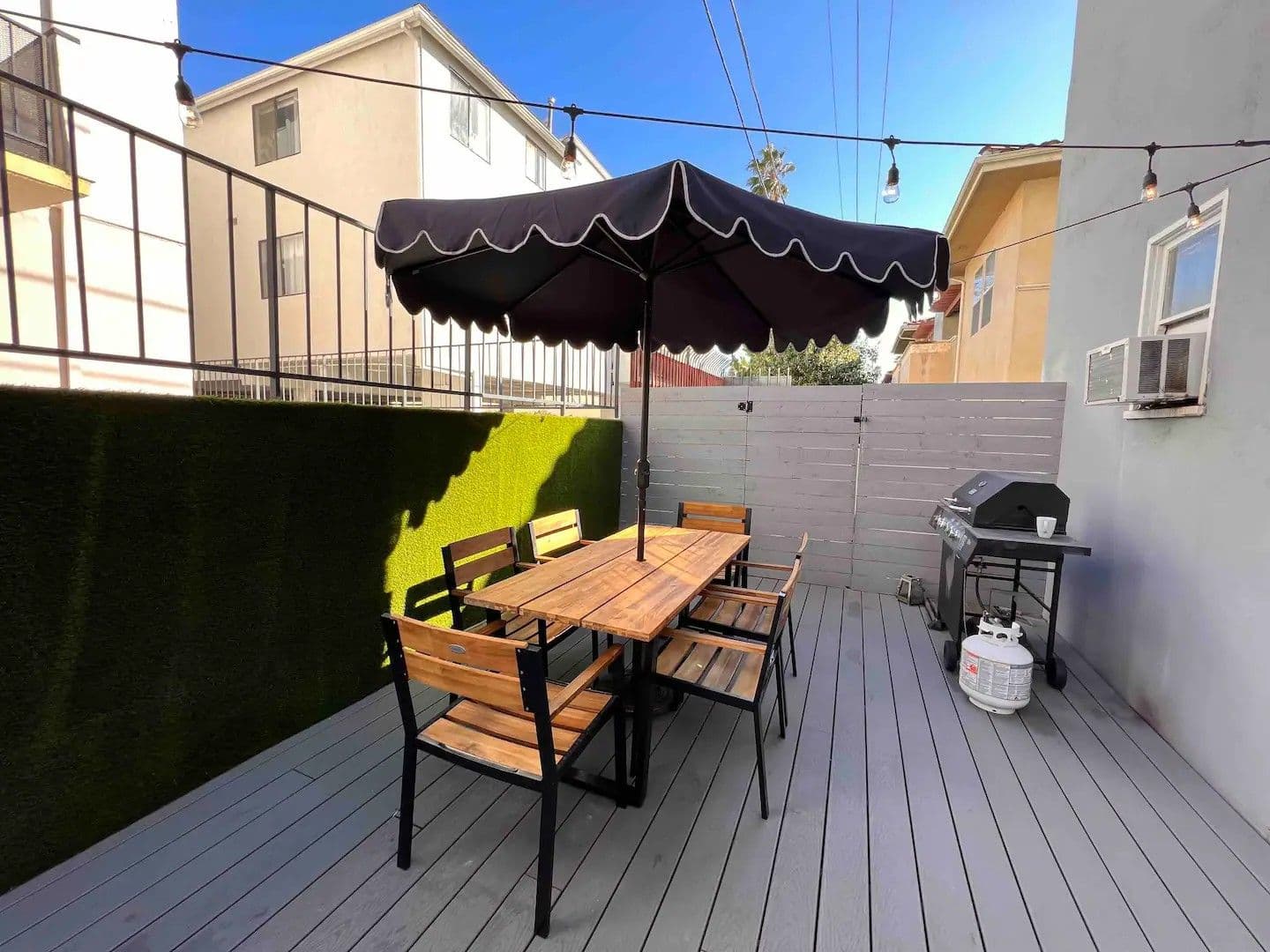 Los Angeles Apartment: 2050 Dracena Drive